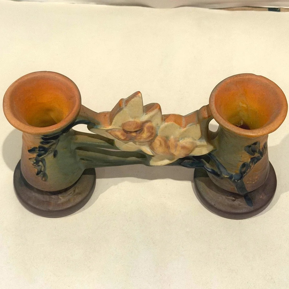 Roseville Magnolia Double Bud Vase 186-4 Art Pottery Circa 1943 Brown Glaze